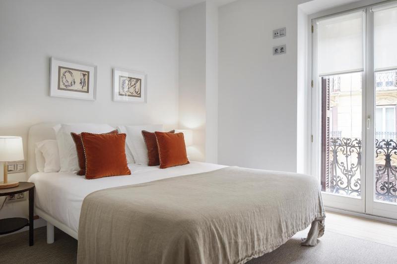 Easo Suite 2B by FeelFree Rentals - image 5