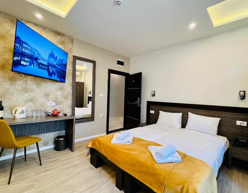 Quadruple Room image 1