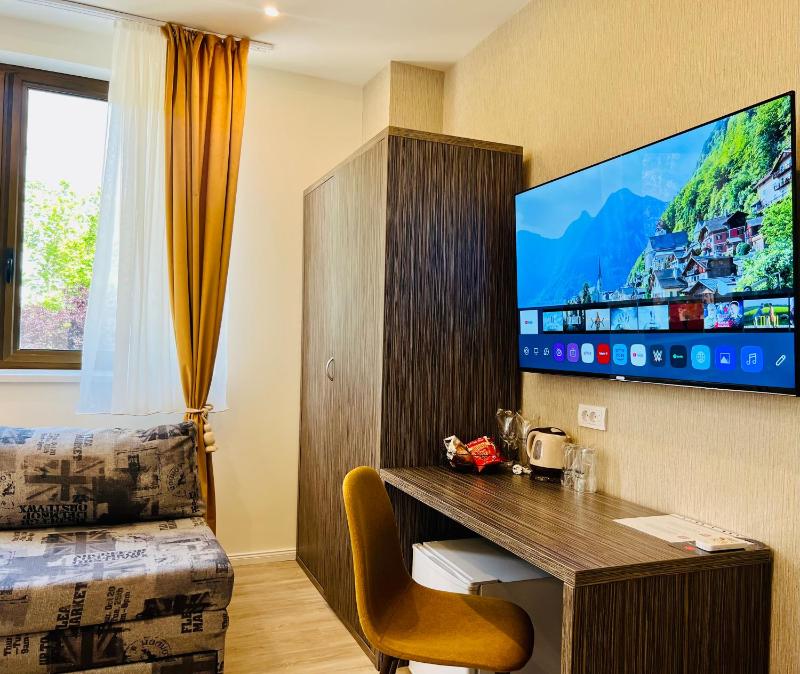 Comfort Double or Twin Room with River View image 1