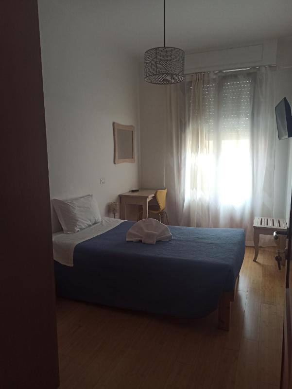 Single Room with Private External Bathroom image 1