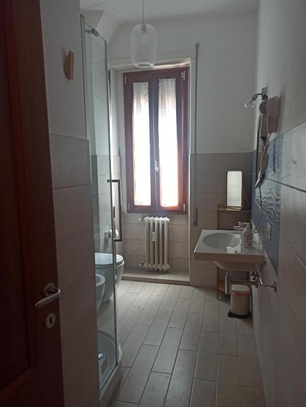 Single Room with Private External Bathroom image 2