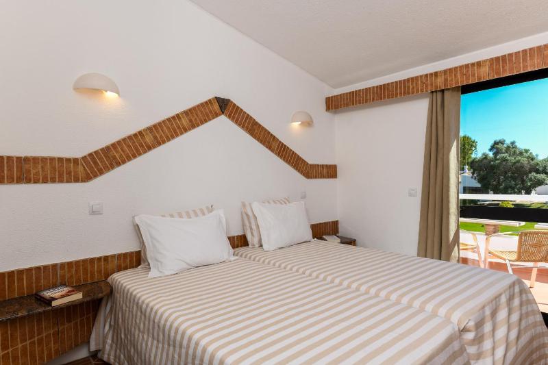 One-Bedroom Duplex Apartment image 3