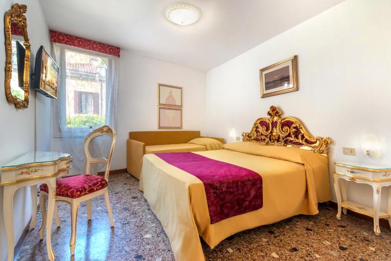 Classic Triple Room image 1
