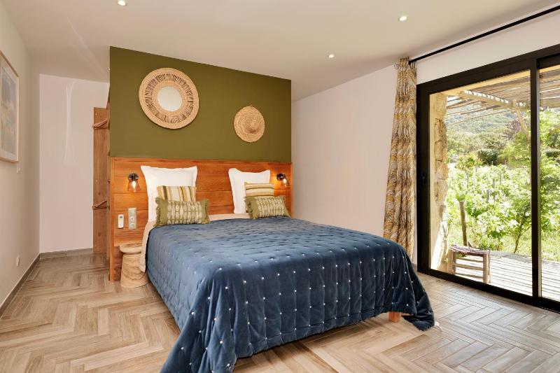 Superior Triple Room image 1