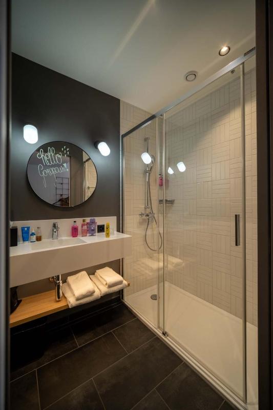 Moxy Standard Guest room with 2 Twin/Single Bed(s) image 3