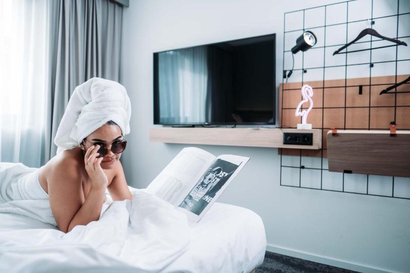 Moxy Deluxe Room with King size bed  image 1