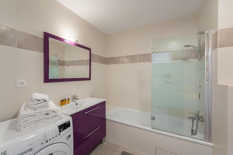 One-Bedroom Apartment image 1