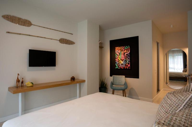 Deluxe Room image 3