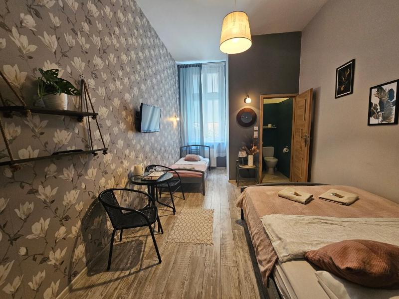Triple Room with Private Bathroom image 1