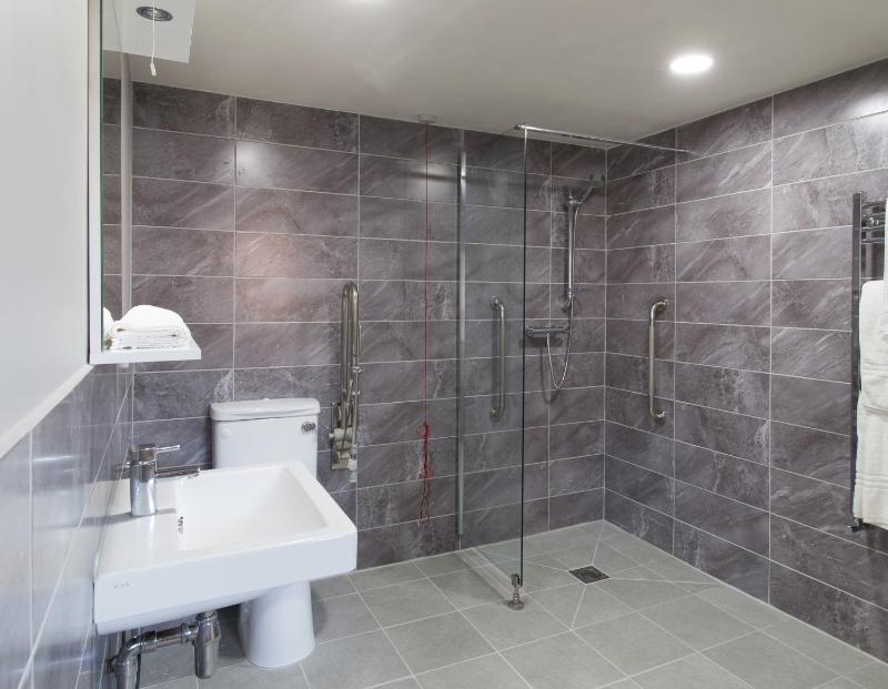 Standard Twin Room image 4