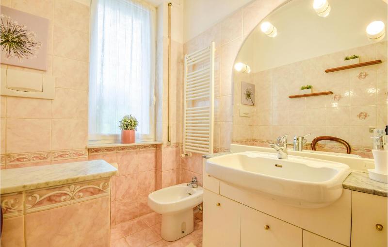 1 Bedroom Cozy Apartment In Nervi - image 16