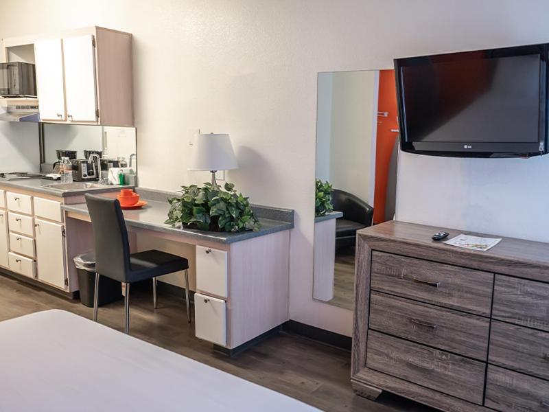 Queen Suite image 2