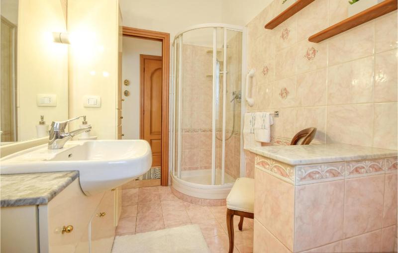 1 Bedroom Cozy Apartment In Nervi - image 5