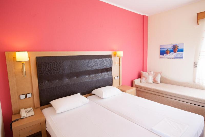 Twin Room with Sea View image 4