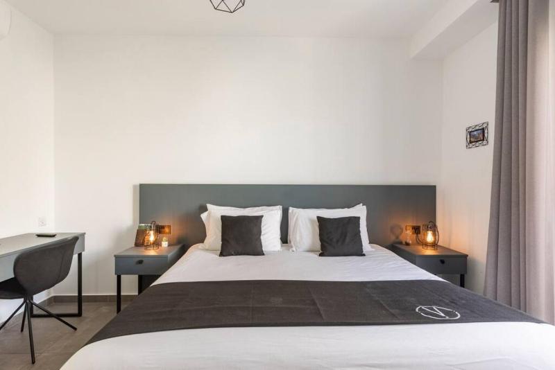 The Valley Room 7 condo with parking on premises - image 1