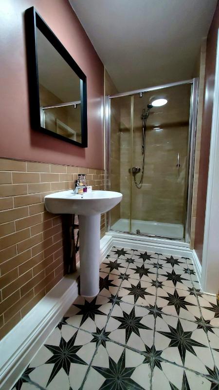 Small Double Room image 2