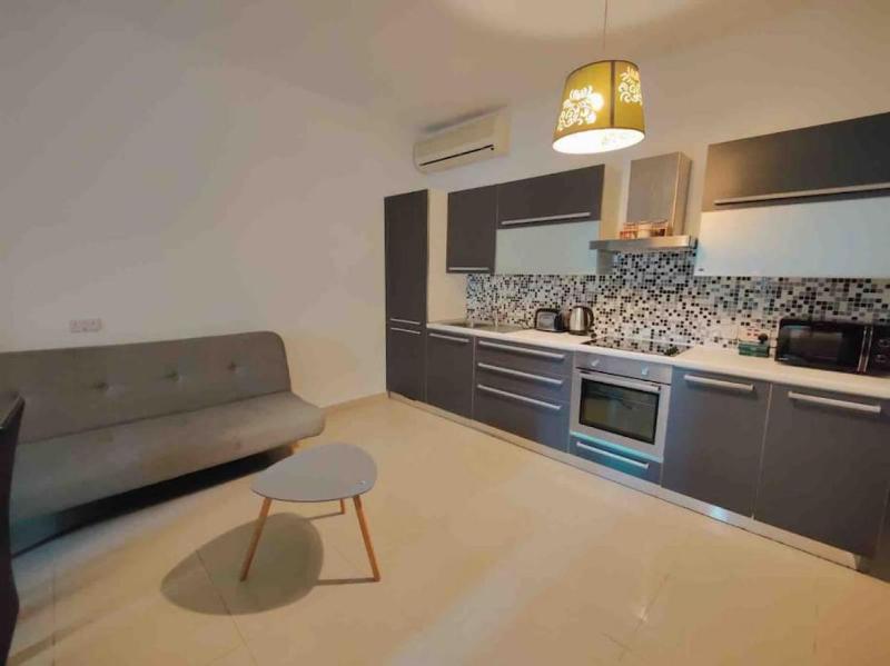 Seaview apartment Sliema - image 12