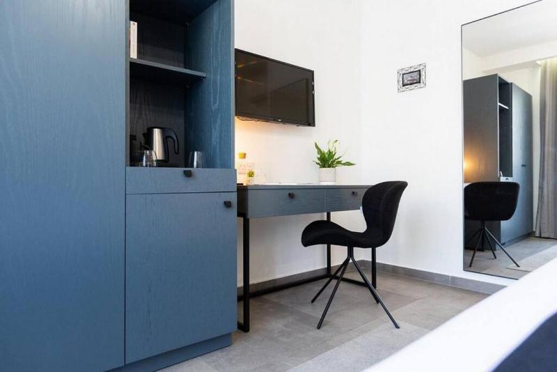 The Valley Room 8 condo with parking on premises - image 6