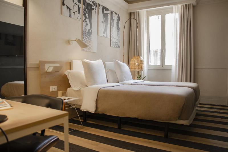 Standard Double or Twin Room image 4
