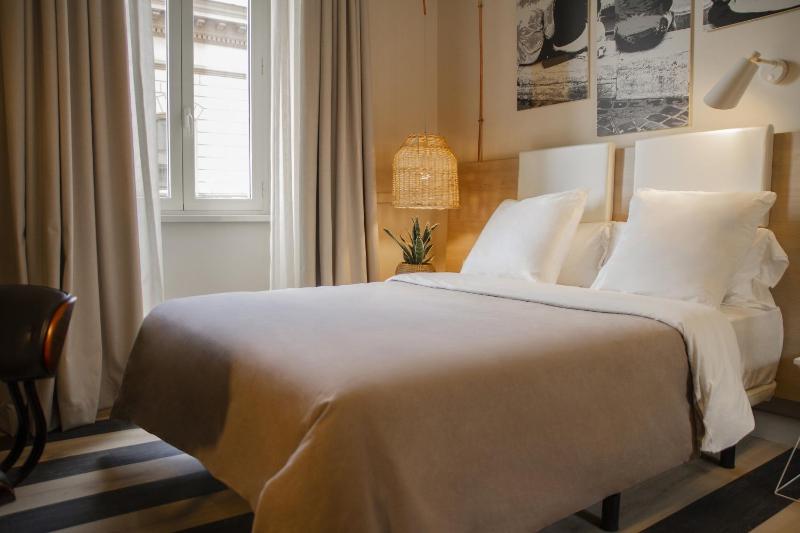 Double or Twin Room with City View image 3