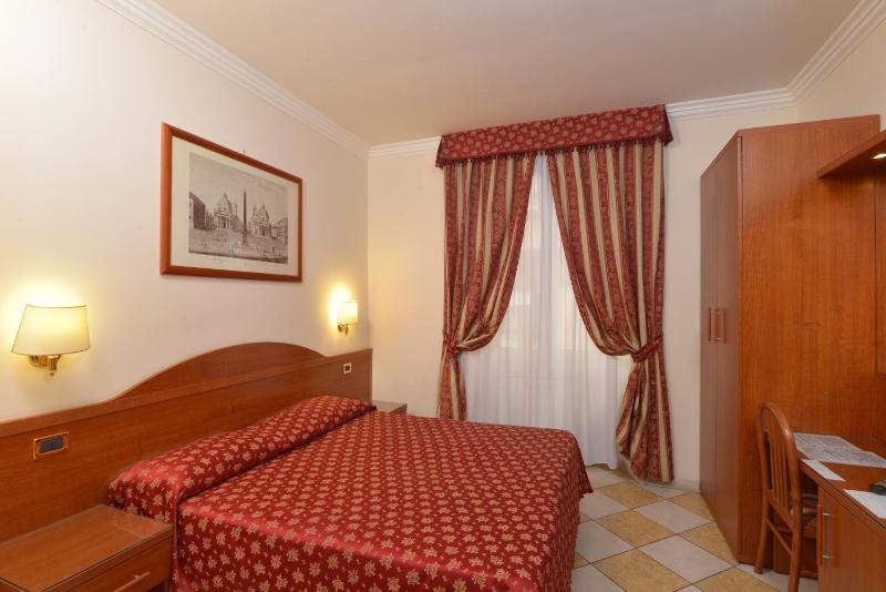 Quadruple Room image 2