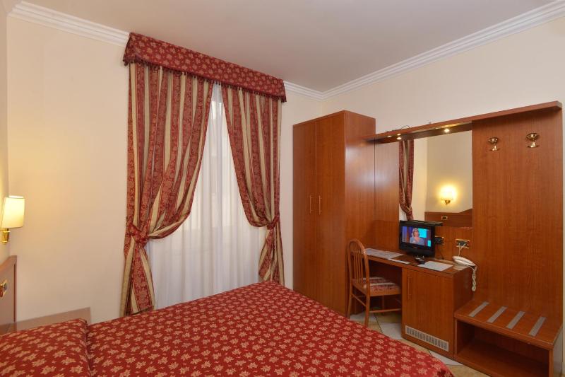 Double Room with Small Double Bed image 3