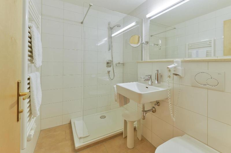 Standard Double Room with Balcony image 4