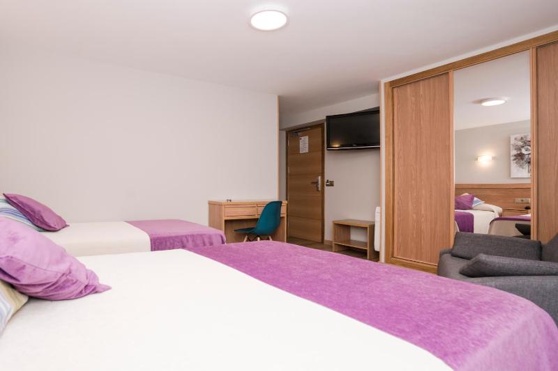 Double Room with Extra Bed image 1