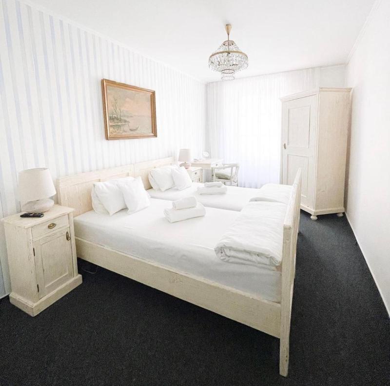 Twin Room image 1