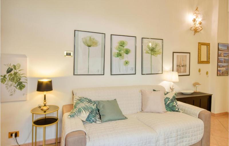1 Bedroom Cozy Apartment In Nervi - image 13