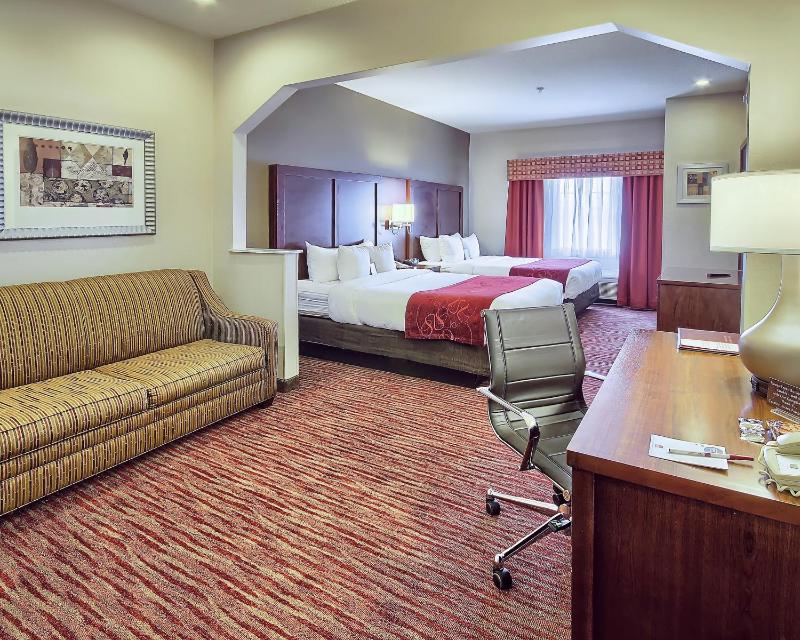 Queen Suite withTwo Queen Beds- Sofa Bed/Non Smoking image 2