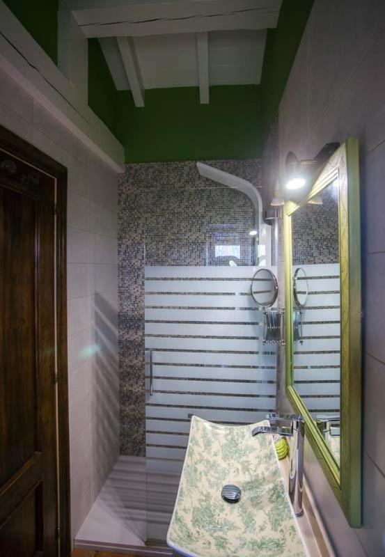 Double Room with Private Bathroom image 4