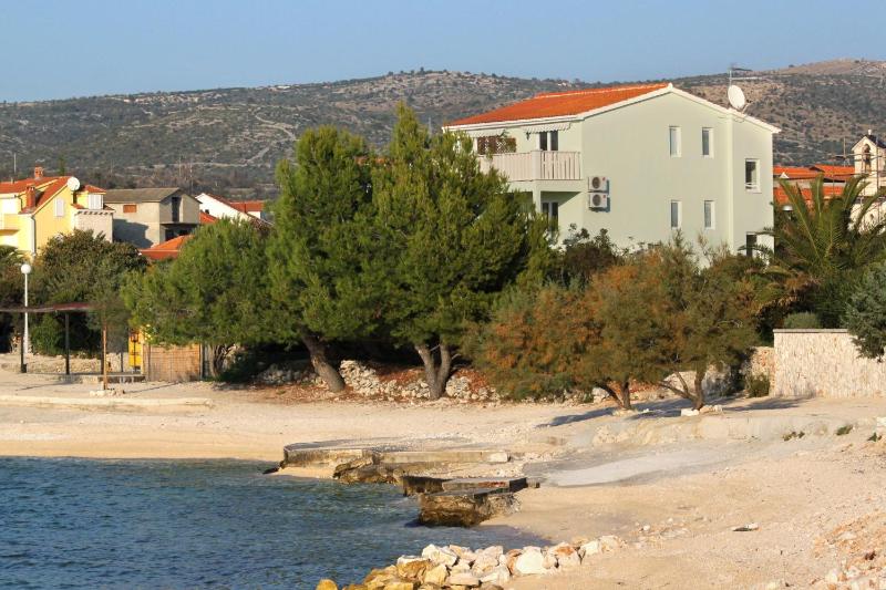 Apartments by the sea Rogoznica - 4805 - image 13