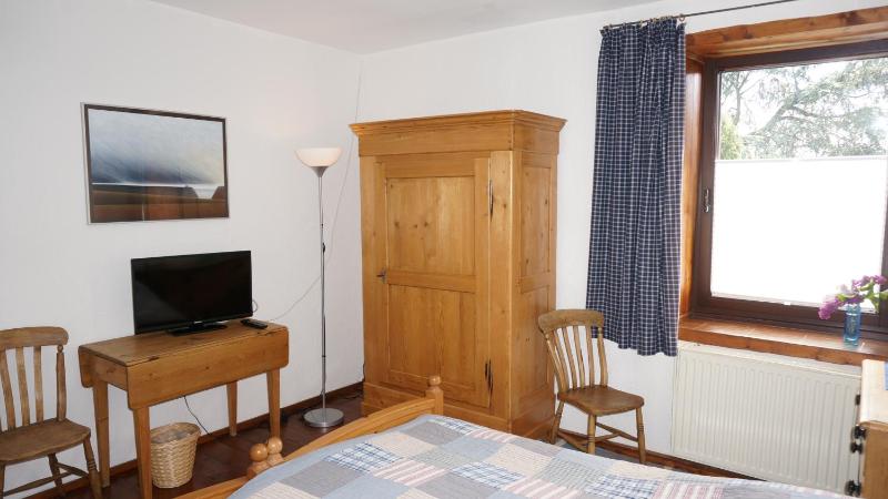 Twin Room image 2