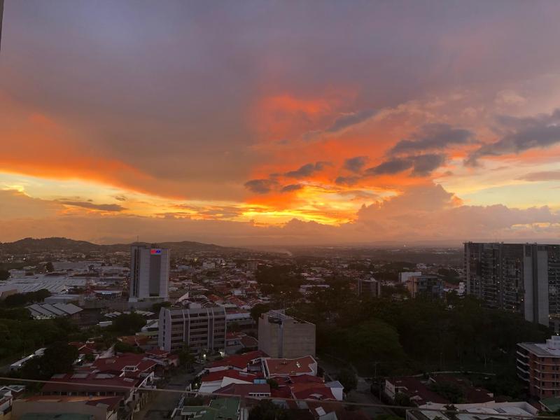 Amazing views SJO Cozy Equipped. 24/7 Concierge - image 15