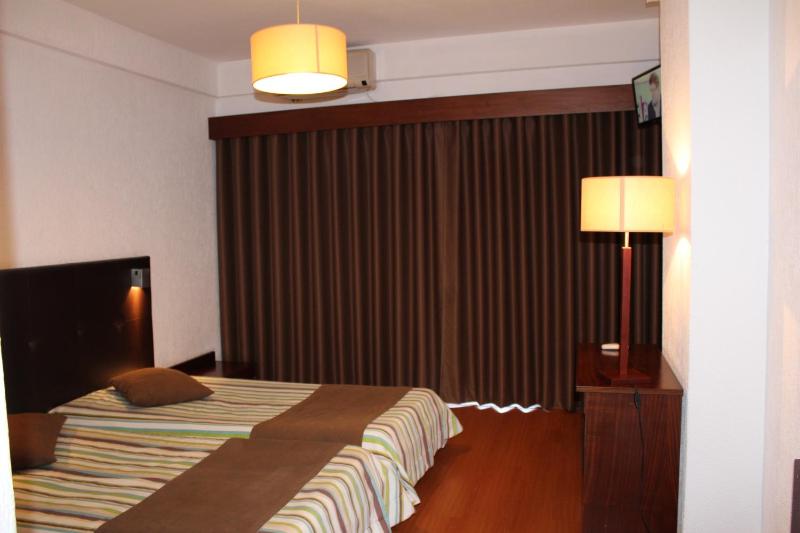 Family Room (4 Adults) image 4