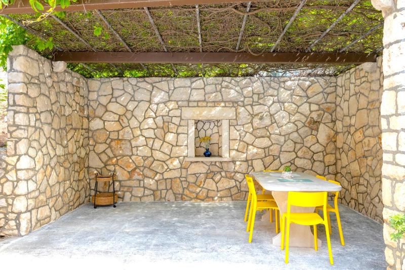 Mediterranean Summer House - image 19
