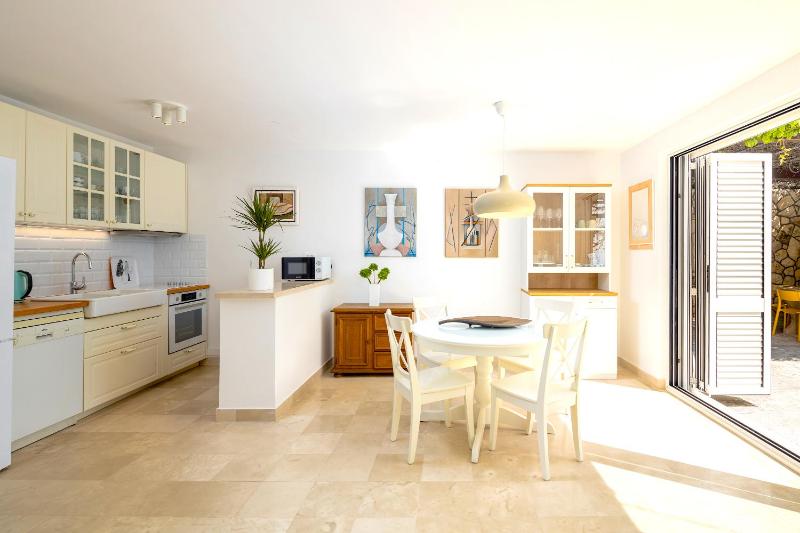 Mediterranean Summer House - image 16
