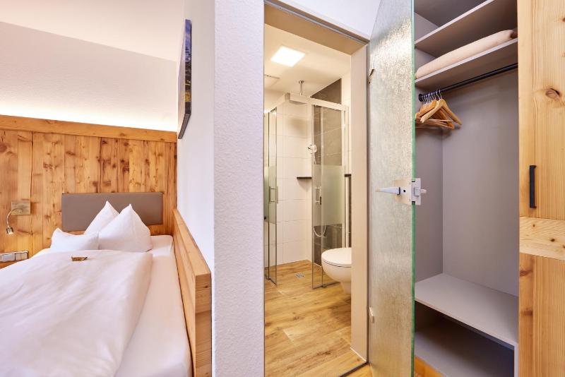 Comfort Single Room with Terrace image 1