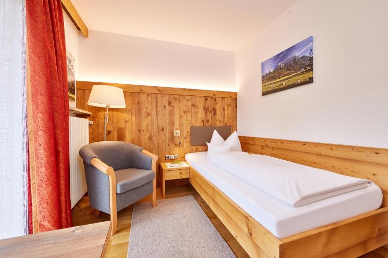 Comfort Single Room with Terrace image 3