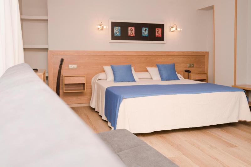 Double or Twin Room with Exterior View image 4