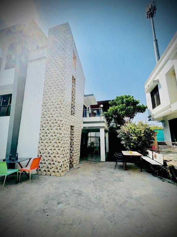 OM VILLA - image 12