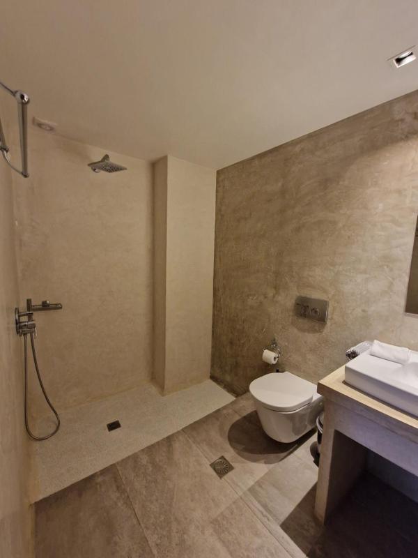 Honeymoon Suite with Hot Tub and Caldera View image 2