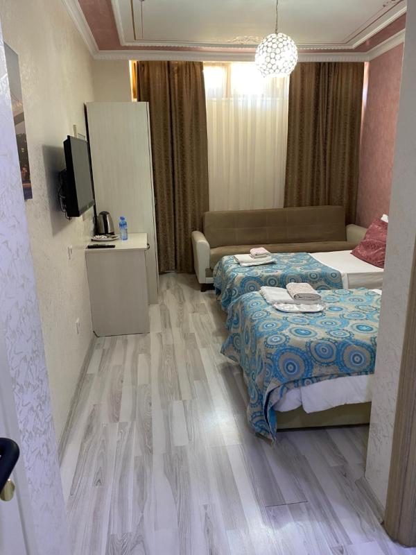 Economy Twin Room image 3