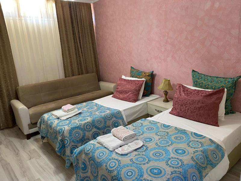 Economy Twin Room image 4