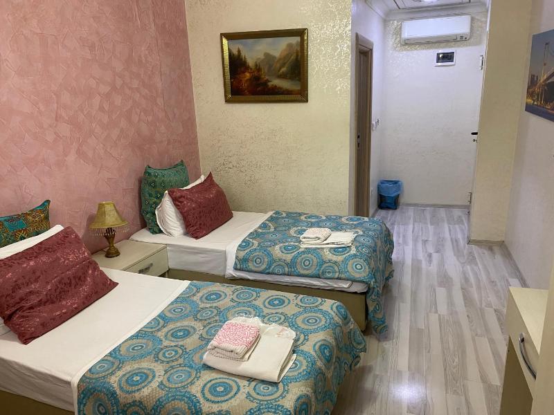 Economy Twin Room image 2