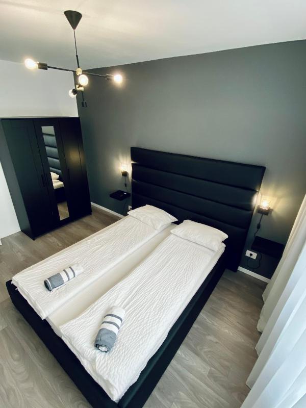 HappyHome Central Deluxe Apartments - image 19