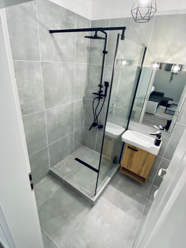 HappyHome Central Deluxe Apartments - image 10
