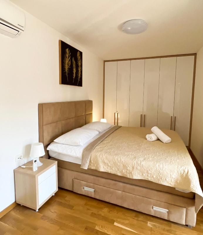 One-Bedroom Apartment image 4