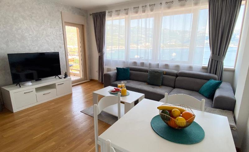 Apartment with Sea View image 2